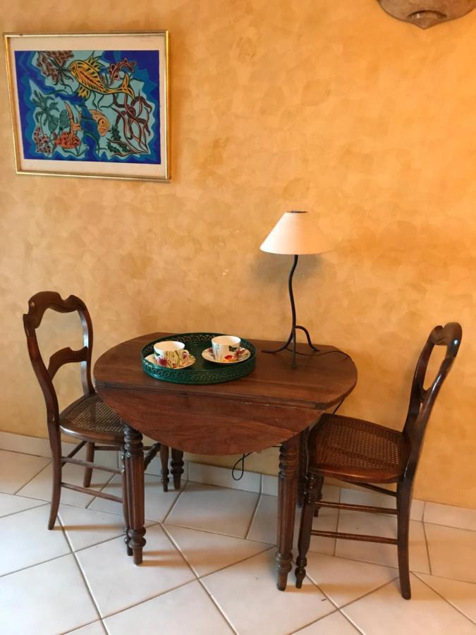 Les Trefles Apartment Hyères Екстериор снимка